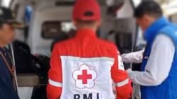 Kolaborasi Kemanusiaan, Ambulans PMI Kota Sukabumi Jemput Perantau Terlantar yang Kecelakaan
