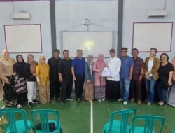 IKA Smanti Perkuat Program “Nyaah Ka Adi”, Salurkan Bantuan Seragam dan Tumbuhkan Kepedulian Sosial Siswa