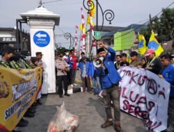 Momen Hari Jadi Sukabumi ke-112, PMII Gelar Aksi Unjukrasa Desak Pemkot Prioritaskan Penanganan Sampah hingga Infrastruktur