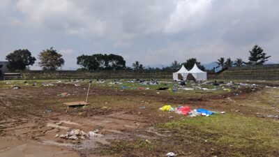 Usai Konser Musik, Inilah Potret Stadion Suryakencana Sukabumi : Rumput Rusak dan Sampah Berserakan