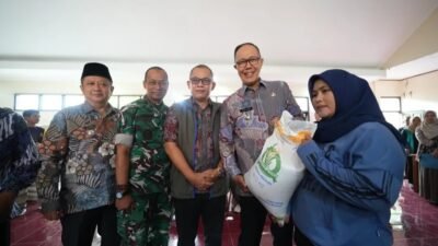 Penyaluran Bantuan Pangan Beras dan Minyak Goreng Digencarkan di Sukabumi