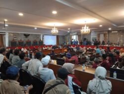 Ratusan Ketua RT dan RW Kota Sukabumi Datangi DPRD, Tuntut Pemkot Lanjutkan P2RW hingga Dana Abadi Rp10 Juta per RT