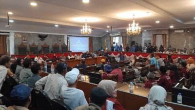 Ratusan Ketua RT dan RW Kota Sukabumi Datangi DPRD, Tuntut Pemkot Lanjutkan P2RW hingga Dana Abadi Rp10 Juta per RT