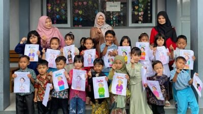 Kreatif Menggerakkan Literasi, Pengelola Perpustakaan Marema Tipar Sukabumi Kenalkan Kartini kepada Anak PAUD