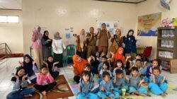 Dari Ruang Perpustakaan Marema Tipar, Alumni PAUD Zuhriyah Kembali Mengabdi Ajarkan Anak-anak Lawan Cacingan