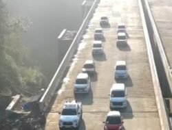 Exit Tol Parungkuda Kembali Dibuka Pascalongsor Bocimi, Pengendara Diimbau Tetap Waspada