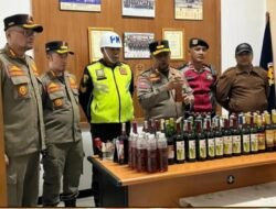 Satpol PP Sukabumi Sita 585 Botol Miras, Enam Pelanggar Terjaring Razia Gabungan