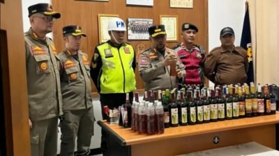 Satpol PP Sukabumi Sita 585 Botol Miras, Enam Pelanggar Terjaring Razia Gabungan