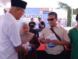 Bakrie Amanah Salurkan 14 Sapi Kurban untuk Sukabumi, Disertai Santunan Penyandang Disabilitas hingga Lansia
