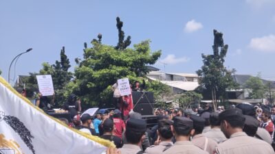 Seribuan RT-RW Demo Balai Kota Sukabumi, Tuntut Wali Kota Minta Maaf dan Buka Dialog Terbuka