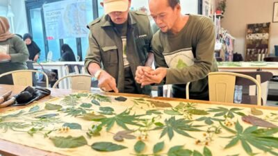 Pertamina Patra Niaga RJBB Perkuat Ekonomi Kreatif Warga Kampung Sirih melalui Pelatihan Ecoprint