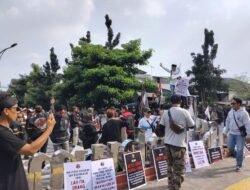 Ratusan Massa Aksi Akbar 2626 Jilid II Unjukrasa ke Balai Kota dan DPRD Kota Sukabumi