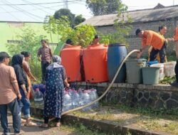 Polres dan BPBD Kota Sukabumi Salurkan Air Bersih untuk Warga Terdampak Kekeringan