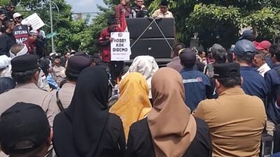 Di Hadapan Massa RT/RW, Ketua DPRD Sukabumi Pasang Badan untuk P2RW: Saya Tidak Akan Teken APBD Jika Dihapus