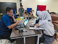 Mudahkan Pelajar Miliki Identitas, Disdukcapil Sukabumi Rekam KTP-el Langsung di Sekolah