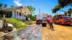 Krisis Air Bersih Meluas, PMI Kota Sukabumi Distribusikan Air Bersih ke Ratusan Warga Lembursitu