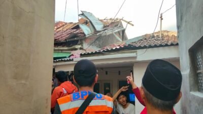 Angin Kencang Terjang Permukiman di Citamiang Sukabumi, Empat Bangunan Rusak dan Belasan Warga Terdampak