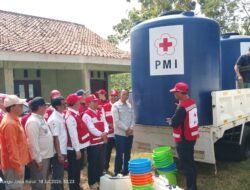 PMI Perkuat Layanan Air Bersih di Bekasi, Salurkan Ratusan Sarana Penampungan Air