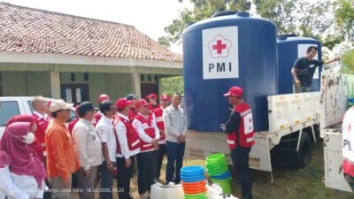 PMI Perkuat Layanan Air Bersih di Bekasi, Salurkan Ratusan Sarana Penampungan Air