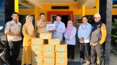 Peduli Bencana Kebakaran Kampung Adat Ciptamulya, ASN PPPK Direktorat PSNK Kemensos Salurkan Bantuan