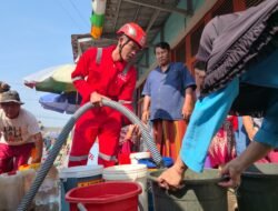Krisis Air Bersih Meluas, Giliran Warga Kecamatan Cikole Sukabumi Terdampak, PMI Salurkan 5.000 Liter