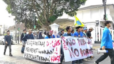 Demo ke Balai Kota dan DPRD, Mahasiswa PMII Sukabumi Minta Pinjaman Pemkot Sukabumi Rp 89 Miliar Ditunda