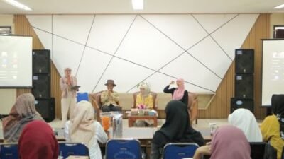 Perkuat Ekonomi Keluarga, UM Bandung dan DP3AKB Jabar Gelar PKM Digital Marketing untuk UMKM Perempuan