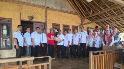 Peduli Penyintas Kebakaran Ciptamulya, SDM PKH Direktorat PSNK Kemensos RI Salurkan Bantuan