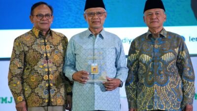 Kartu Wartawan Utama Khusus untuk Haedar Nashir, Momentum Menguatkan Tradisi Pers Muhammadiyah