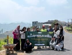 JAMARI, Ikhtiar Sederhana Mahasiswa KKN MAs Membuat Jalan Desa Lebih Aman