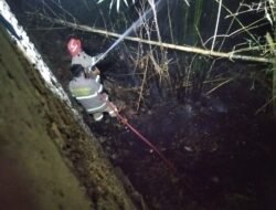 Malam-Malam, Lahan Bambu di Belakang SMAN 2 Sukabumi Terbakar