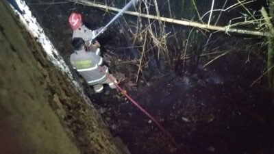 Malam-Malam, Lahan Bambu di Belakang SMAN 2 Sukabumi Terbakar