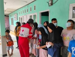Sebaran Abu Vulkanik ke Sukabumi, PMI Bagikan Masker kepada Siswa Disabilitas