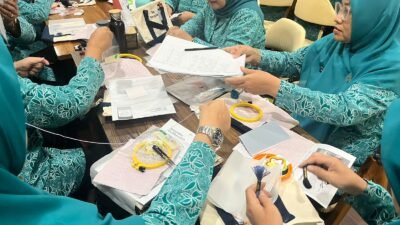 Berdayakan Perempuan dan Lansia, Pertamina Patra Niaga RJBB Kembangkan Seni Fashion Berbasis Limbah Tekstil