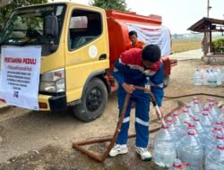 Pertamina Patra Niaga RJBB Bersama BPBD Karawang Bantu Warga Terdampak Kekeringan, Salurkan 100.000 Liter Air Bersih