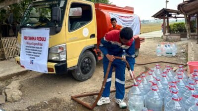 Pertamina Patra Niaga RJBB Bersama BPBD Karawang Bantu Warga Terdampak Kekeringan, Salurkan 100.000 Liter Air Bersih