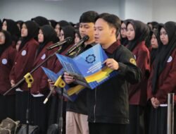 Resmi Dikukuhkan, Mahasiswa Baru UM Bandung Siap Menjemput Masa Depan Cerah