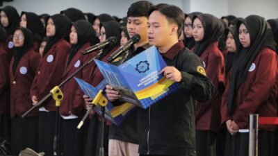 Resmi Dikukuhkan, Mahasiswa Baru UM Bandung Siap Menjemput Masa Depan Cerah