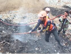 Hari Ketiga, Tim Gabungan Masih Berjibaku Padamkan Kebakaran TPA Cikundul