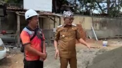 Sidak Pembangunan Kantor Kecamatan Gunungpuyuh, Wali Kota Sukabumi Bawa Meteran: “Tak Boleh Kurang 1 Milimeter”
