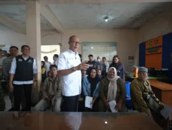 Tinjau Penyaluran Bansos Beras di Sukabumi, Wali Kota Soroti Akurasi Data Penerima