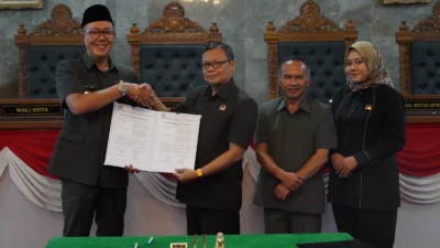Di Rapat Paripurna, Fraksi DPRD Kota Sukabumi Soroti Raperda Perangkat Daerah dan RTH serta Wali Kota Tanggapi Inisiatif Kemudahan Investasi