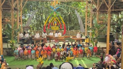 Pertamina Patra Niaga Bersama Masyarakat Cimenyan Gerakkan Pelestarian Lingkungan dan Kesenian Angklung