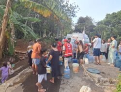 Krisis Air Belum Berakhir, PMI Kota Sukabumi Distribusikan 5.000 Liter Air Bersih