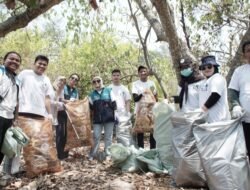Pertamina Patra Niaga RJBB Gelar Aksi Bersih Pantai di Suaka Margasatwa Pulau Rambut