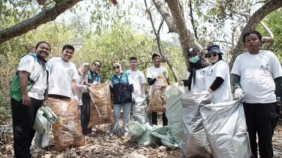 Pertamina Patra Niaga RJBB Gelar Aksi Bersih Pantai di Suaka Margasatwa Pulau Rambut