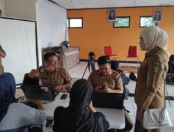 Grebeg Desil di Kelurahan Tipar Sukabumi, Warga Dibantu Perbaiki Data Bansos