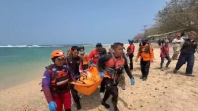 Dua Remaja Terseret Ombak di Pantai Cibuaya Sukabumi Ditemukan Meninggal